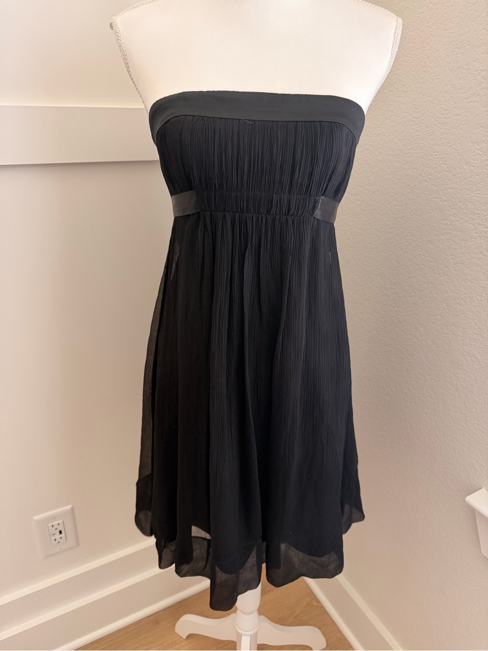 BCBG Max Azria Black Strapless Empire Waist Chiffon Dress Size 2